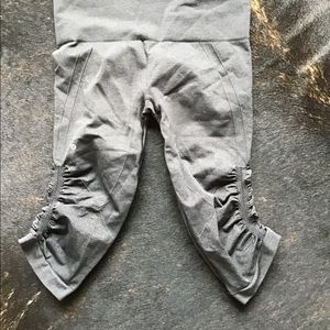 Lululemon Ruched In The Flow Crop size 6